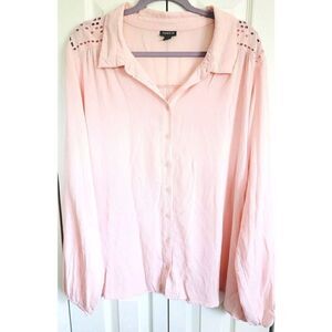 Torrid 5 Flowy Pink Blouse Baby Doll Button Front Pink Eyelet‎ Shoulders 5X